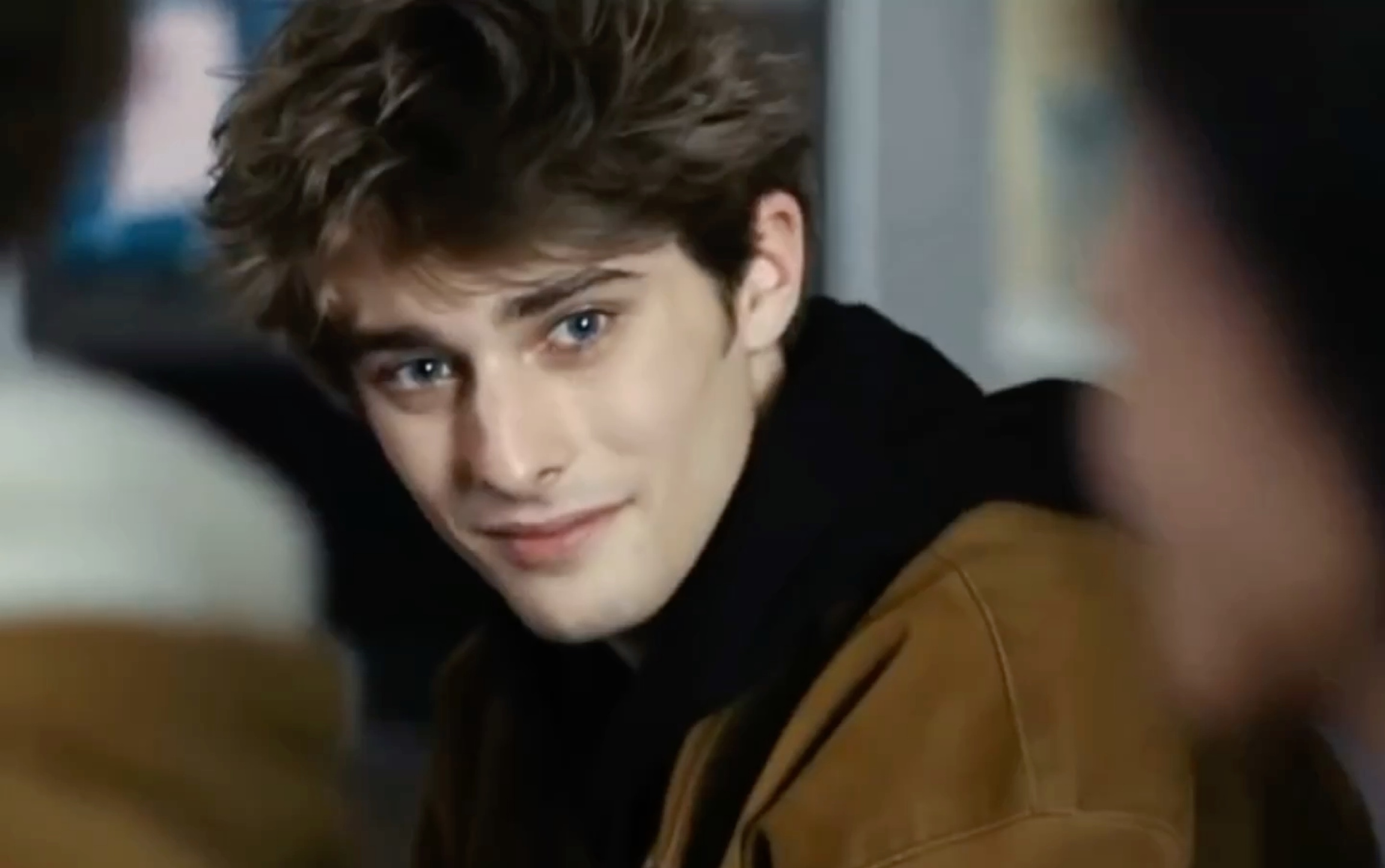 鸡窝头帅哥:马甜甜|吐烟圈 眼神 微笑…总有一个会戳到你_哔哩哔哩_bi