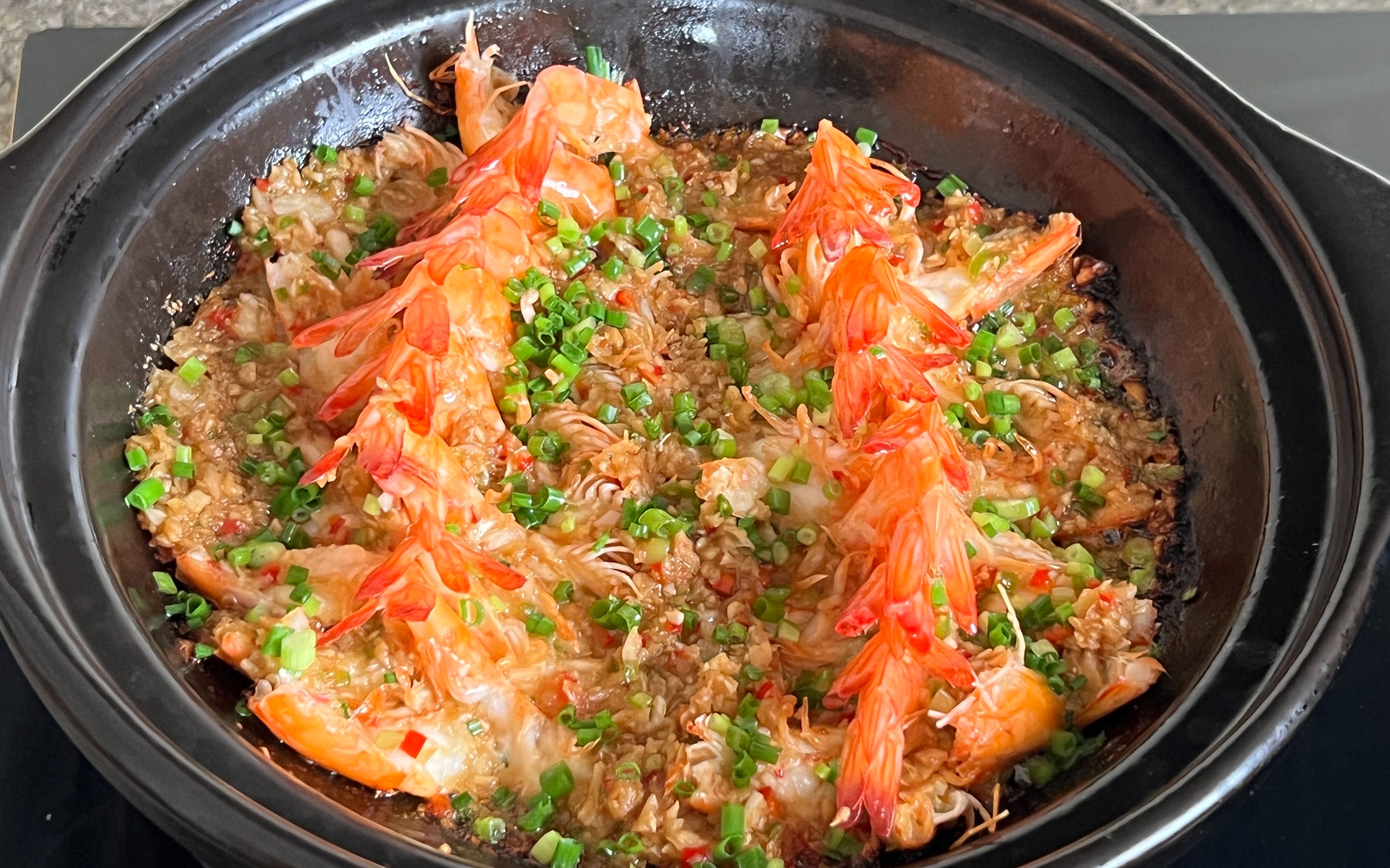 教你蒜蓉焗大虾的做法,鲜嫩入味,做法简单,好看又好吃