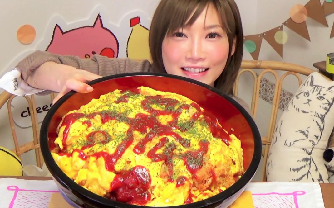 【木下大胃王】一大碗蛋包饭9合米饭加鸡肉香肠15个鸡蛋 @柚子木字幕