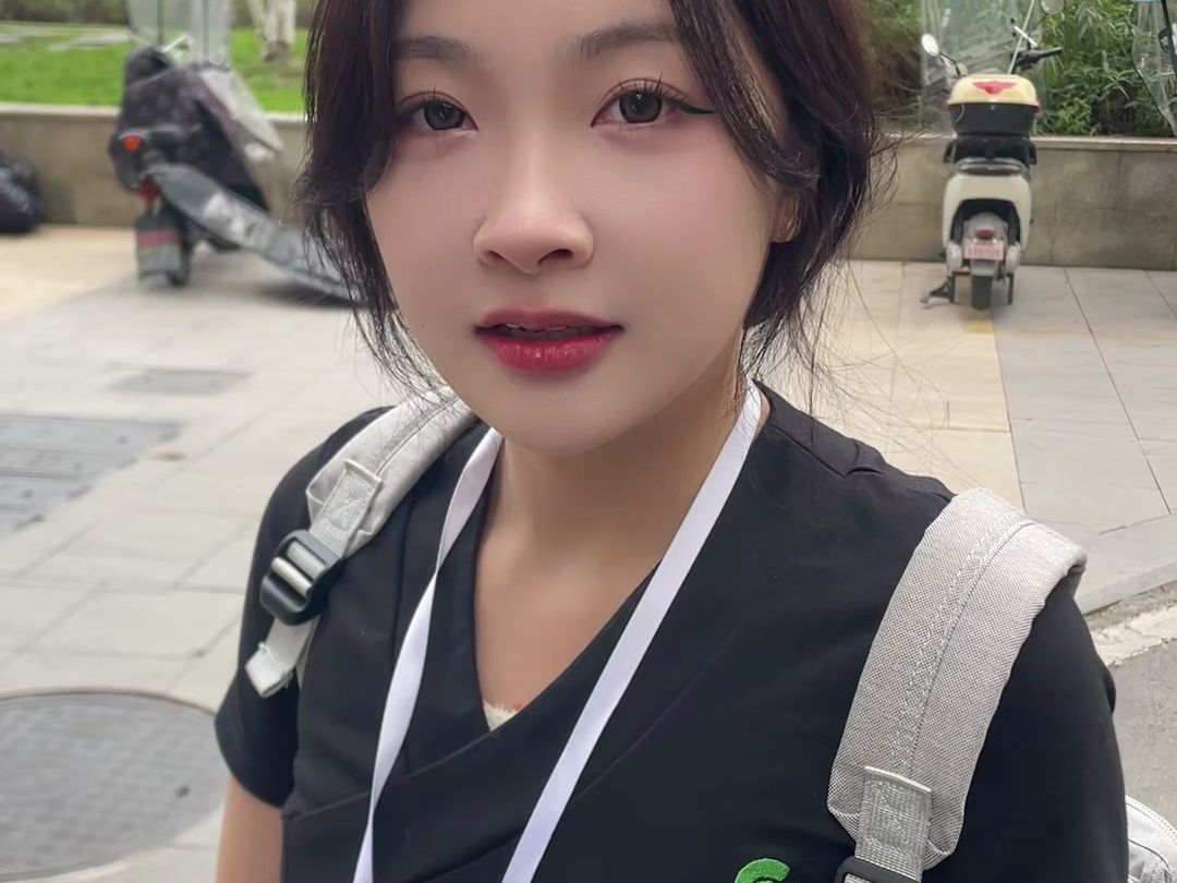 街坊小姐姐一枚,美丽善良!