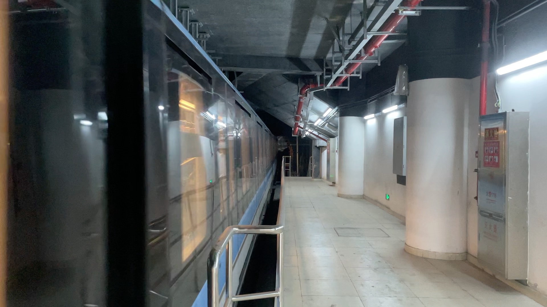 (含站台新年祝福广播)南京地铁1号线01 105106晓庄站进站