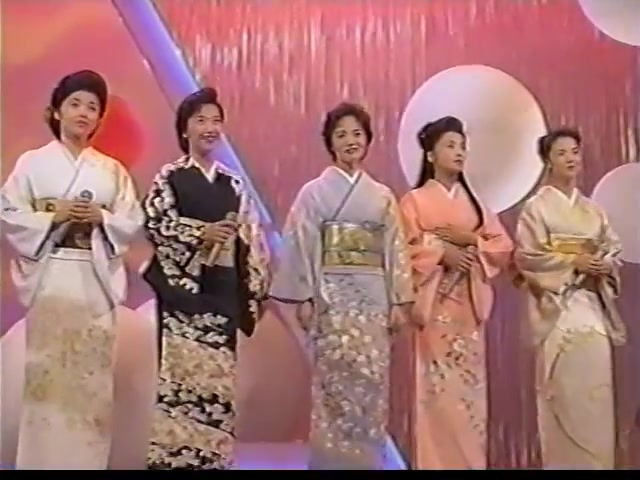 [图]【日本演歌】年轻时的演歌五美人同台演唱《心の糸》（ 1995年）