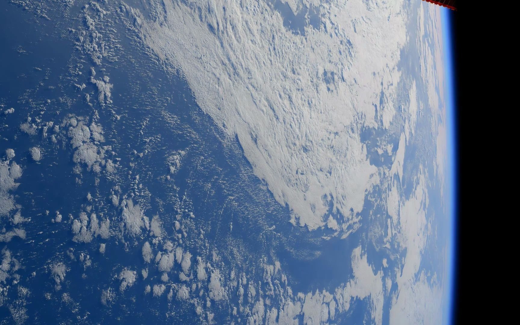 [图]热带气旋 Cyclone Gita seen from ISS in Real Time 4K