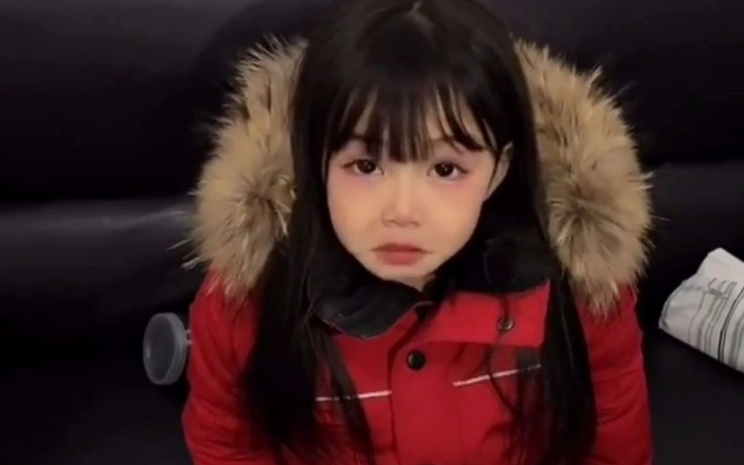 4岁女孩拥有"天使面孔" 却患罕见基因病