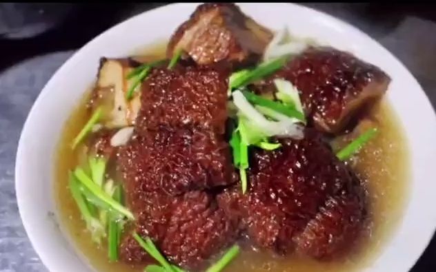【美食教程】传统水坨子肉做法,肥而不腻,粑而不烂!