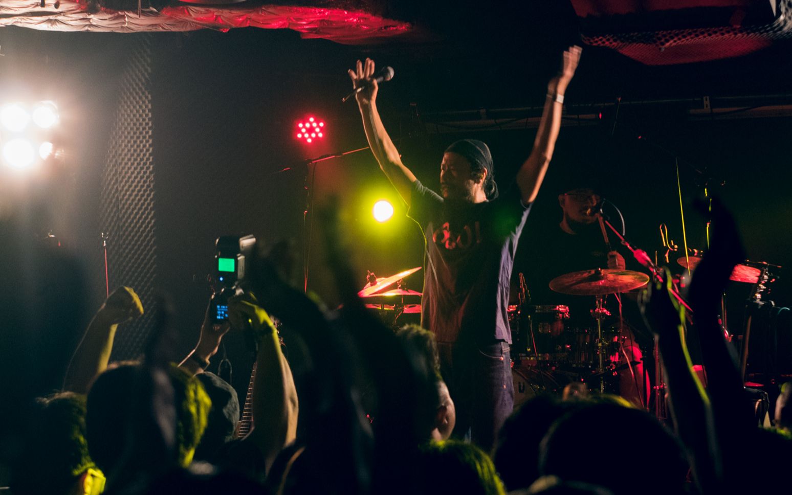 《妈妈一起飞吧 妈妈一起摇滚吧》——舌头乐队