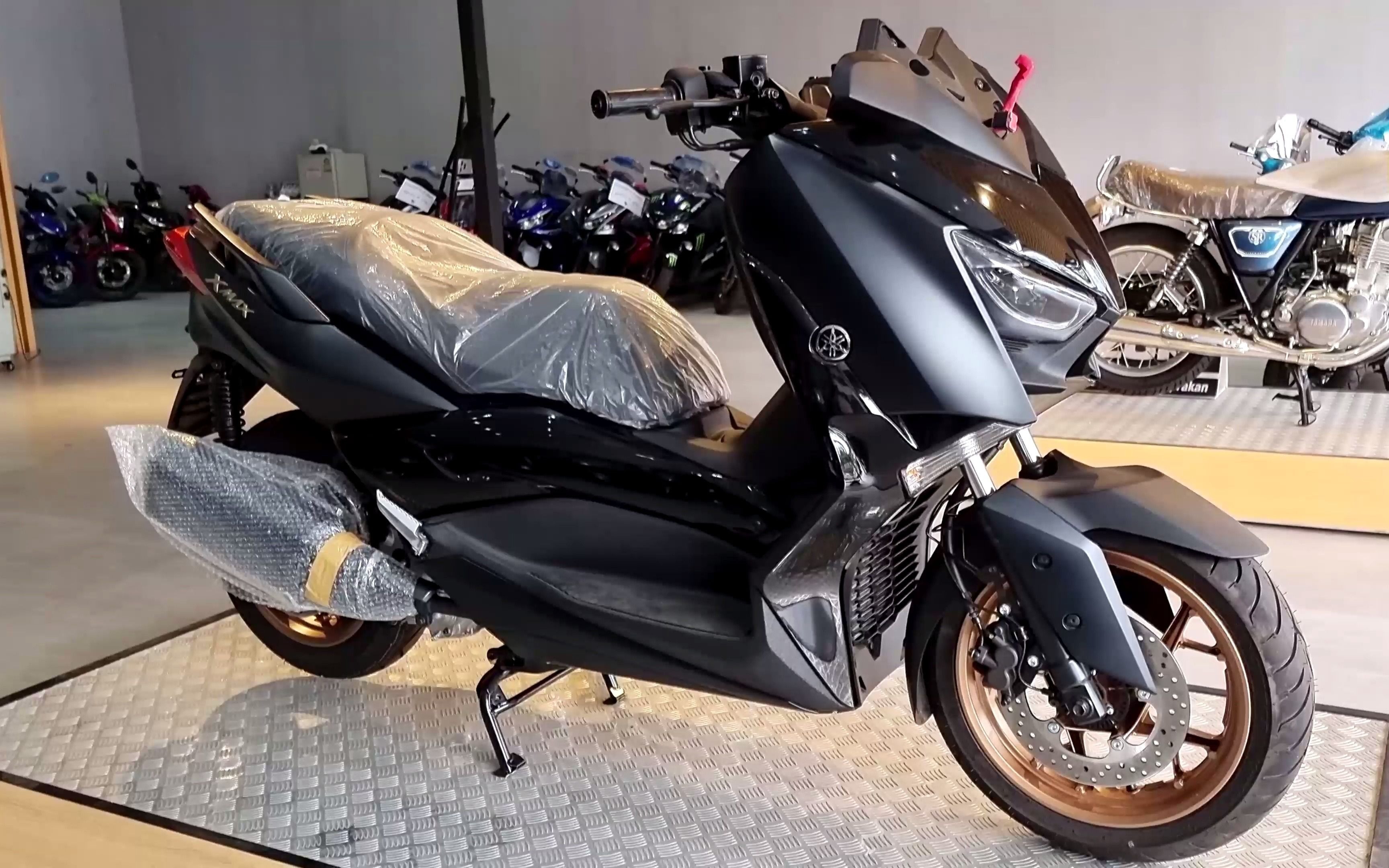 【4k】雅马哈 xmax 300 black