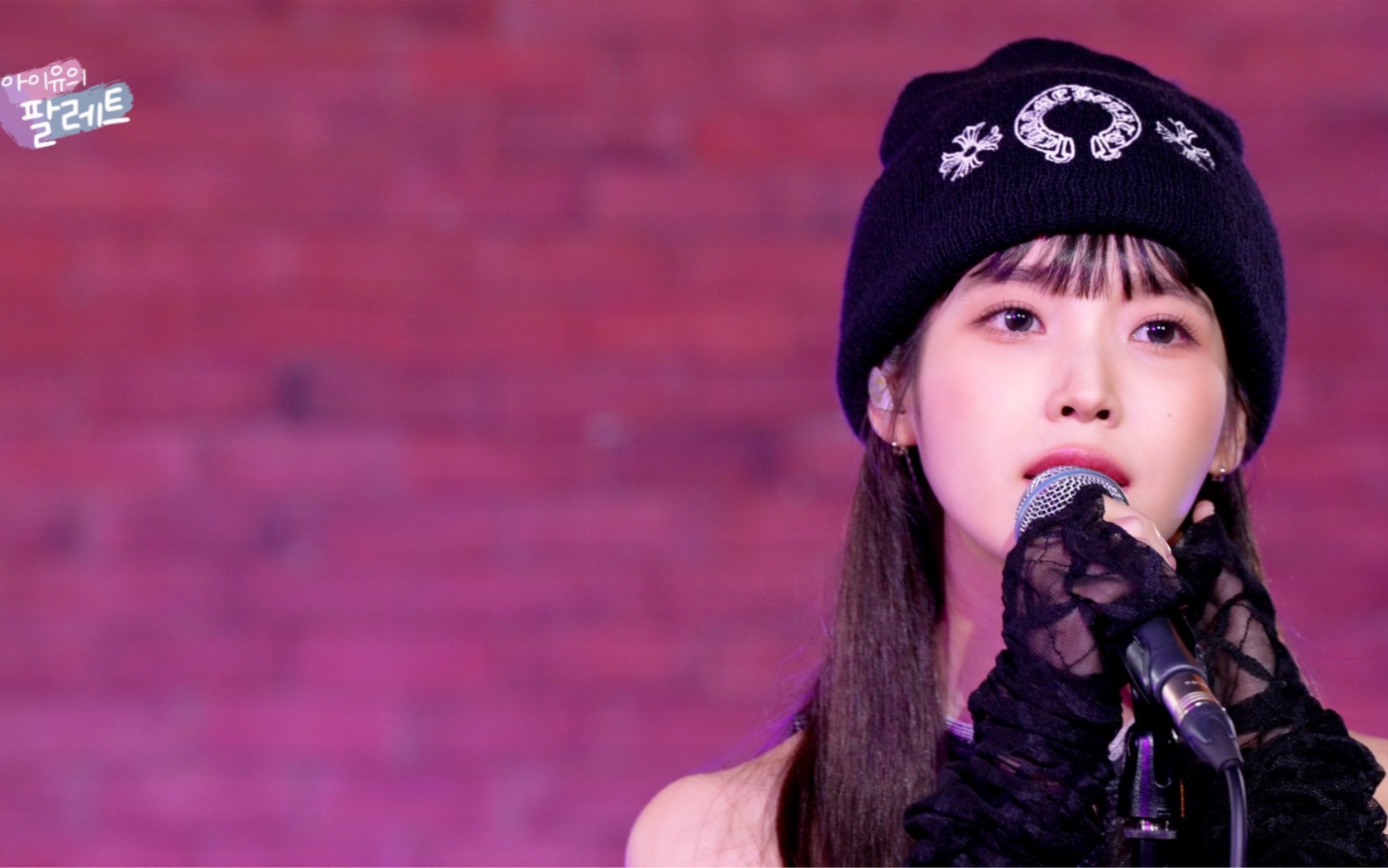 【iu的palette|"地球四次撞击太阳" iu 现场剪辑"绕太阳四圈"iu live