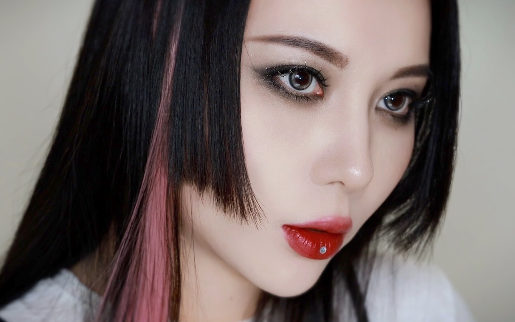 一个适合去live house的烟熏妆|布灵布灵的黑最好看了