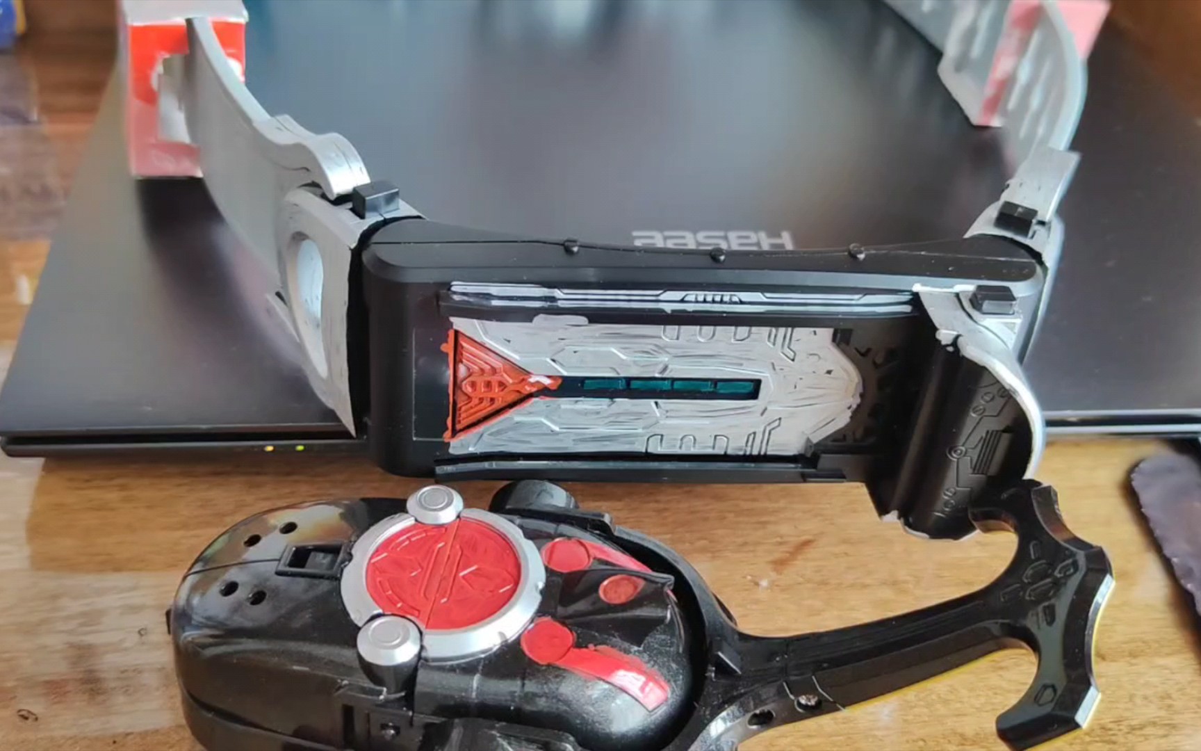 国产黑甲斗腰带重涂完成后的效果.