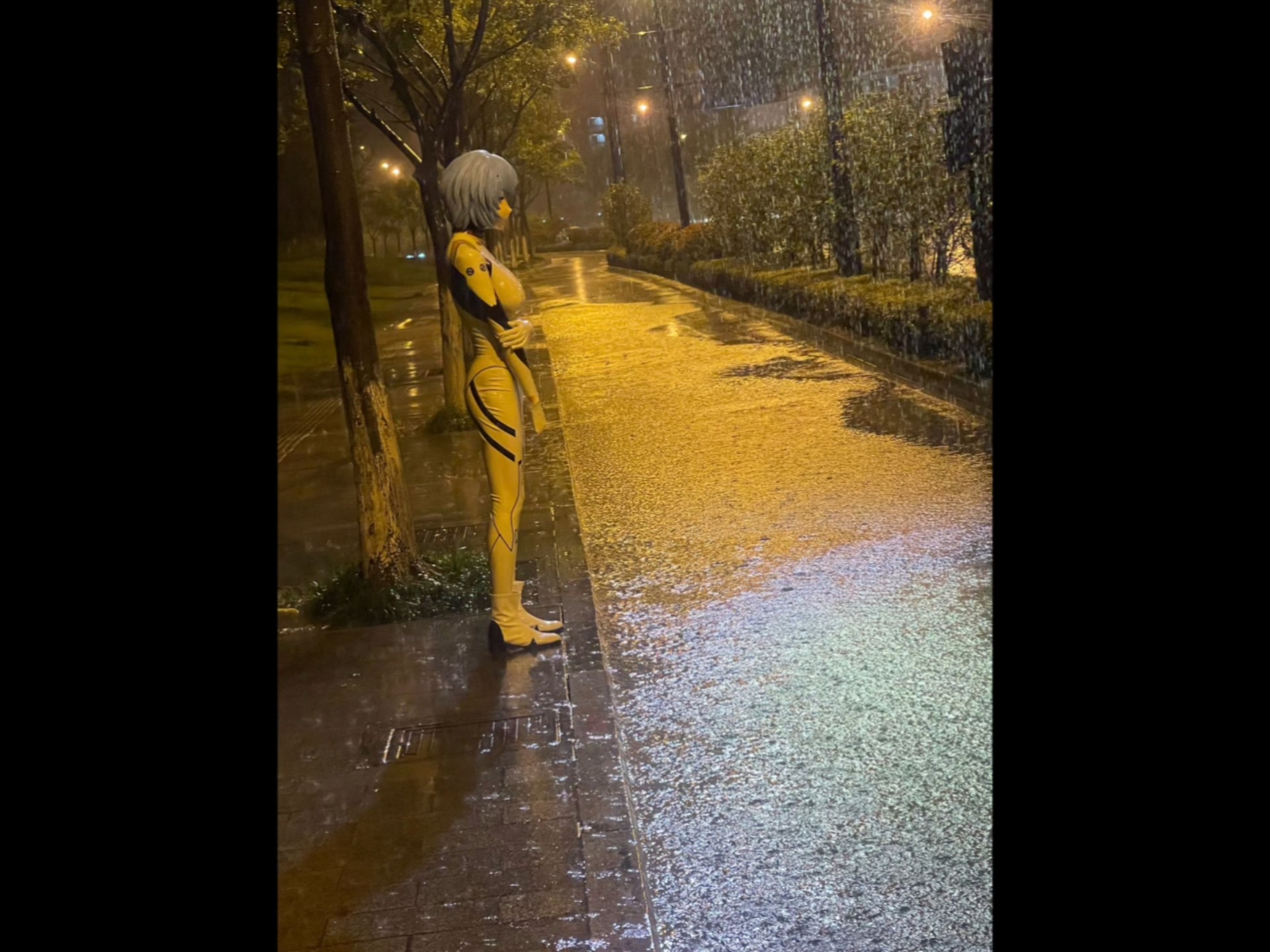 防水吗，防水的，那不给你打伞了