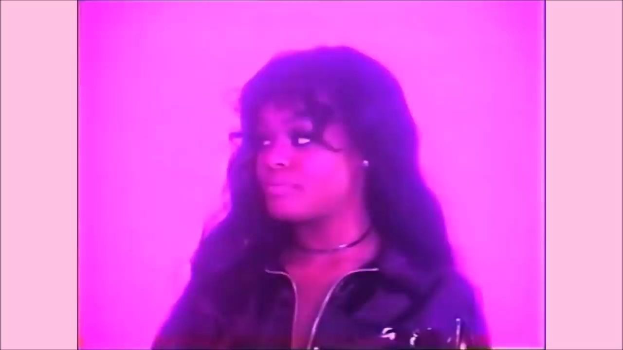 [图]Azealia Banks - Movin' On Up (Video)