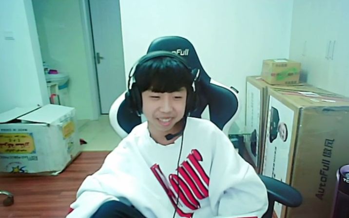 igxdd跨年歌友会之小叮当yy终于迎来第一位女粉开心到爆炸