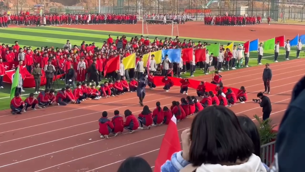 学校不大创造神话,景德镇十三中运动会科目三启动.