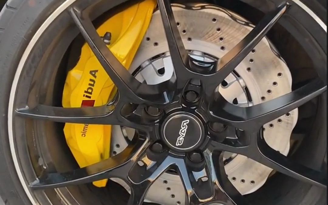 奥迪a5升级原装s5红色6活塞刹车卡钳大连德利汽车改装