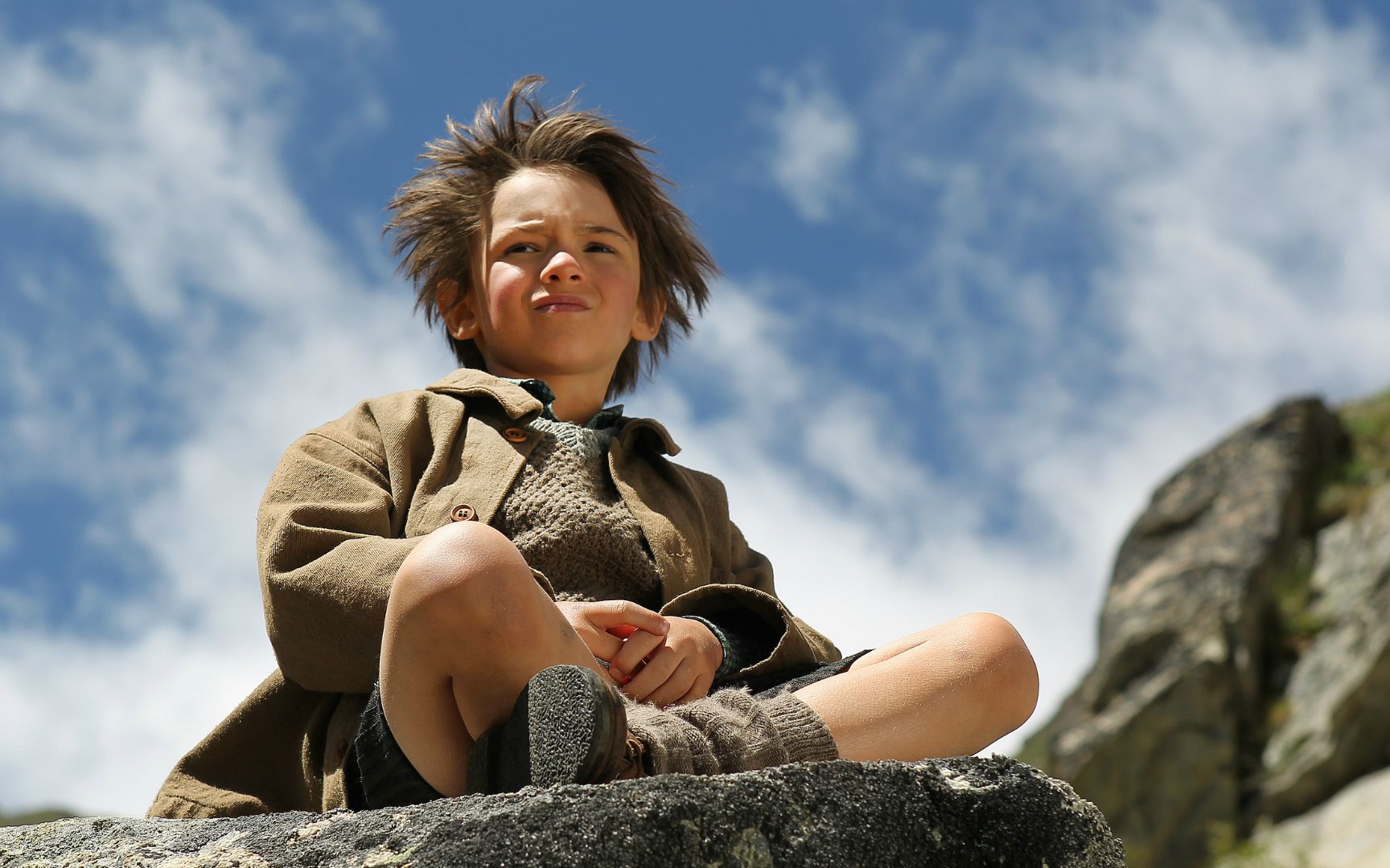 一部极具"欧美乡村"风格的唯美电影,小男孩带着可爱的雪犬流浪