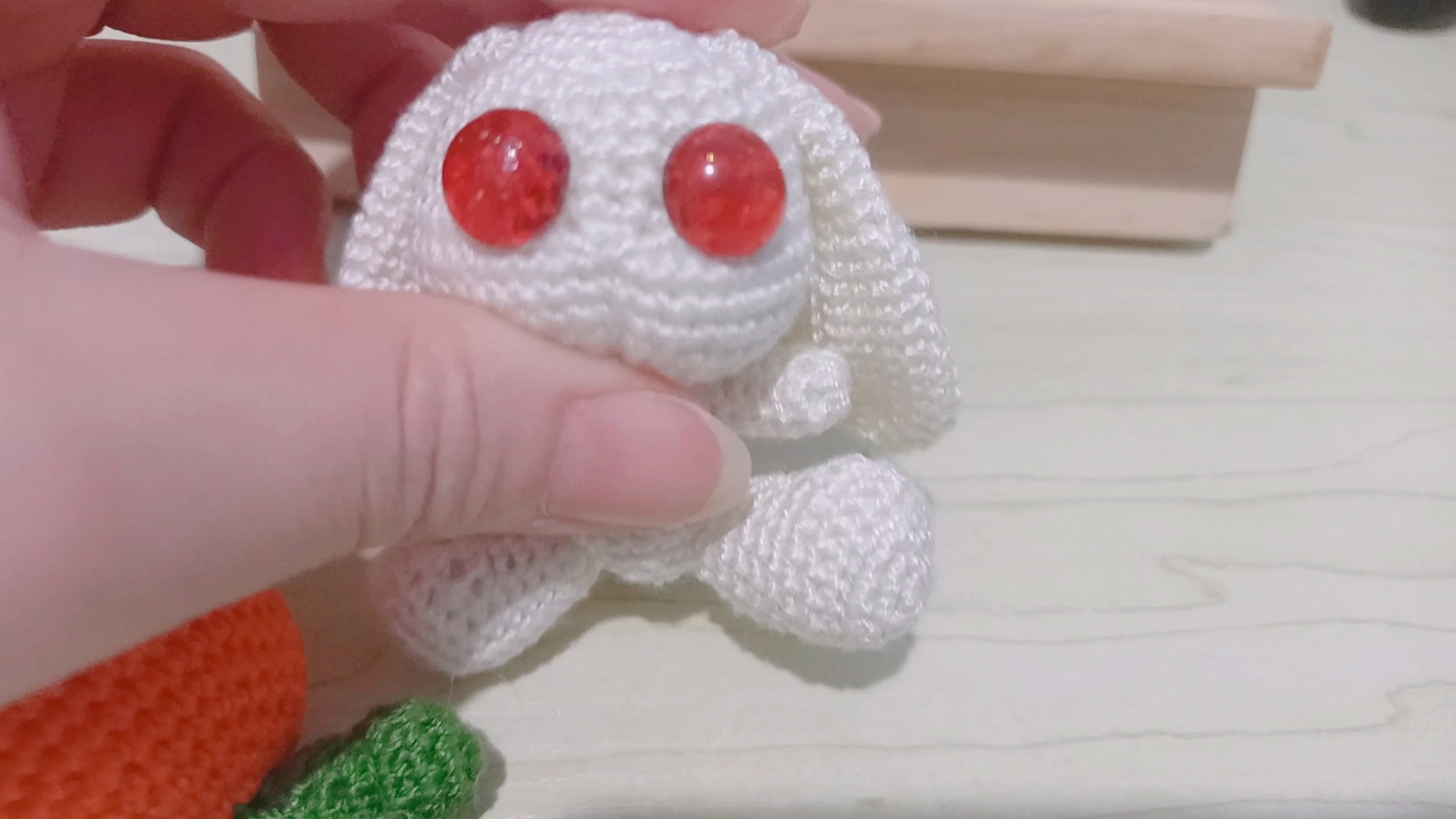 【diy】手工钩针蕾丝线小白兔,这个大眼睛好像有点过大了?