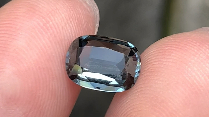 金属灰尖晶石1.41ct酷酷的金属光感