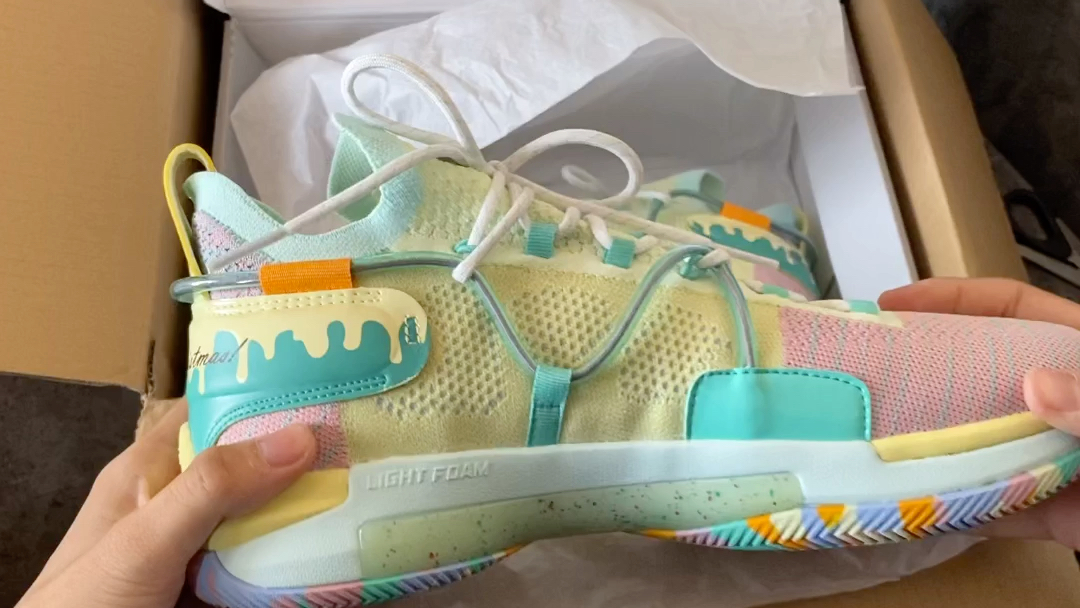 李宁闪击六圣诞配色