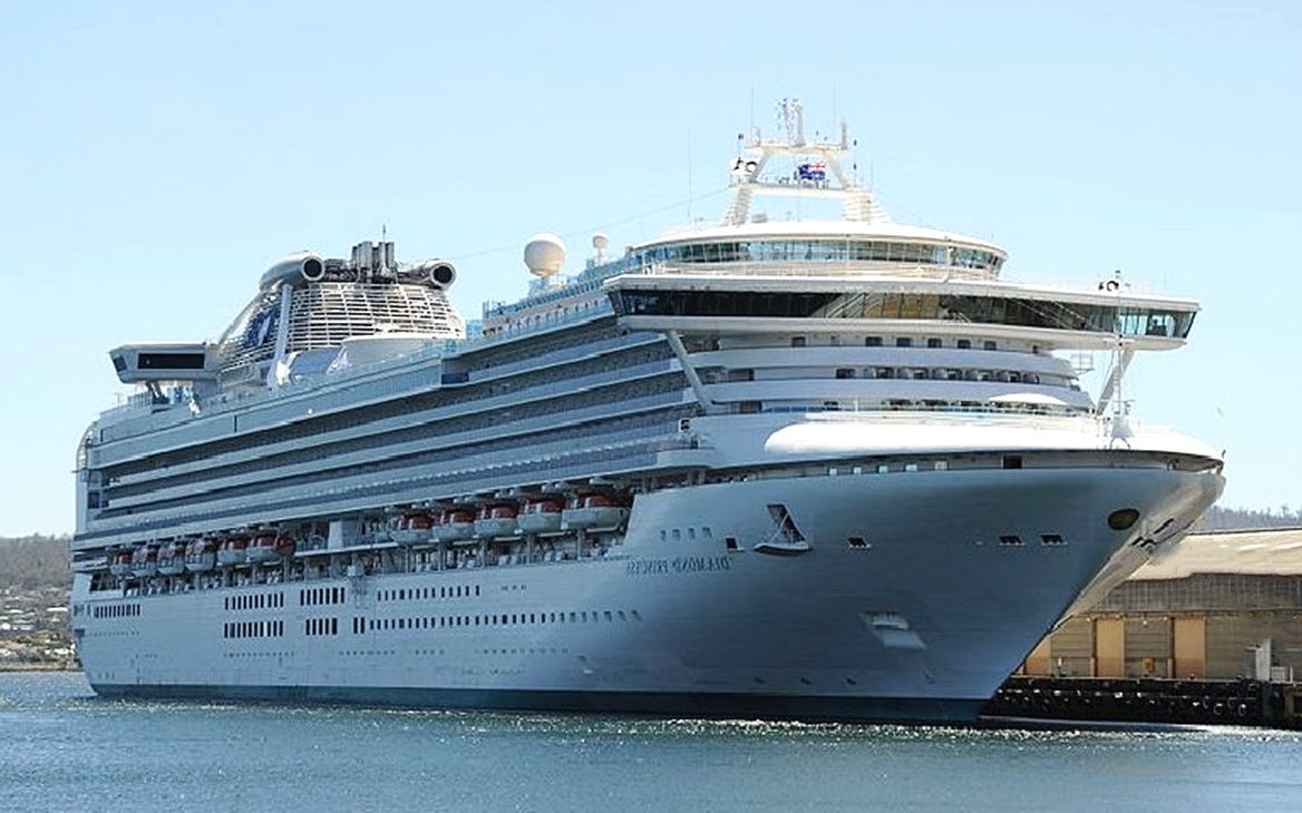 一艘重几万吨的巨型轮船,是怎样固定在海岸的?