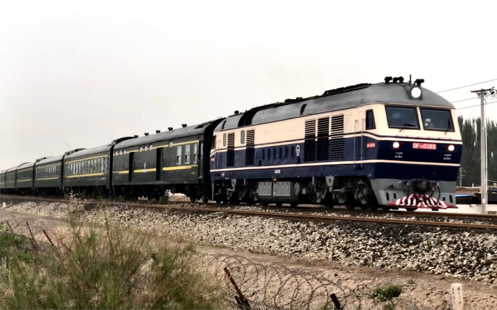 df110180乌局库段t9527乌鲁木齐和田通过库车三乌恰村205320220515