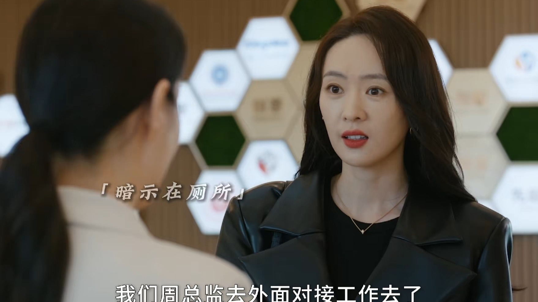 "女人有多爱包,童瑶新剧打开后备箱全是包包!