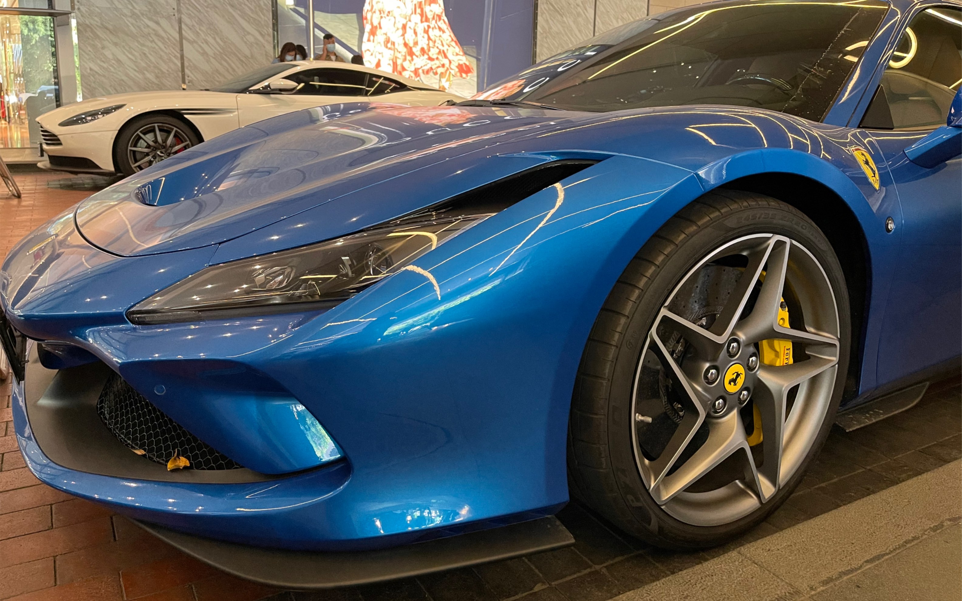蓝色法拉利f8有没有比红色更好看?_哔哩哔哩_bilibili