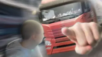 "去异世界跟我说去吧!!!"