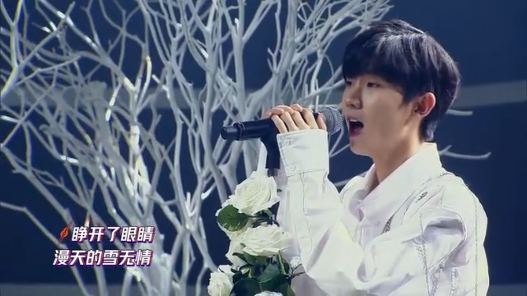 马嘉祺,白衣立麦封神名场面,雪落下的声音