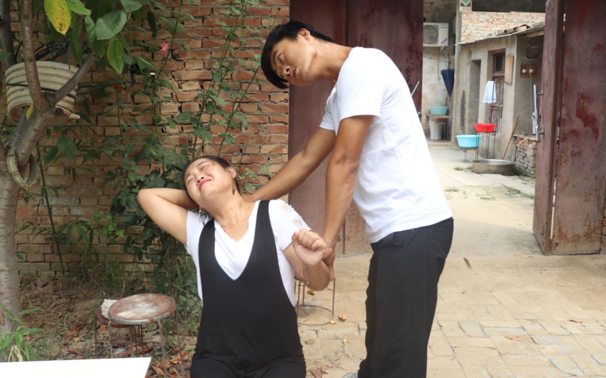 丈夫整天打骂妻子,离婚后才知妻子中了100万大奖,丈夫后悔莫及