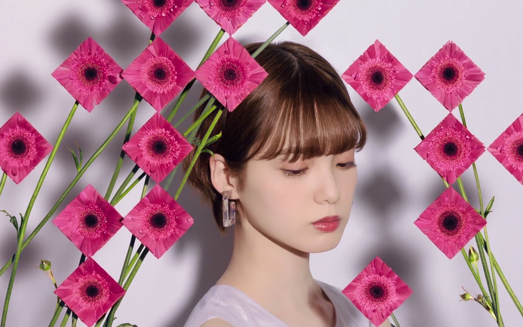 平手友梨奈 白色无袖上衣展现美肌的透明感"anever"概念电影公开-1