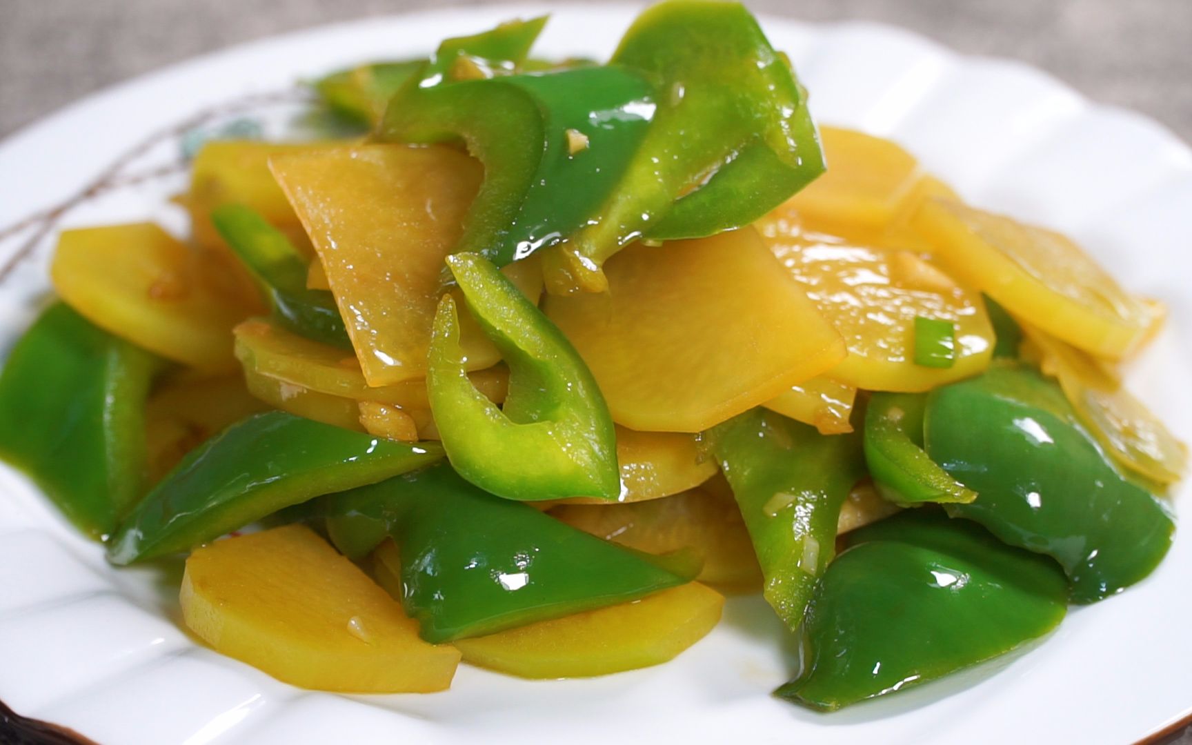 西葫芦炒青椒,西葫芦炒青椒的家常做法 - 美食杰西葫芦炒青椒做法大全