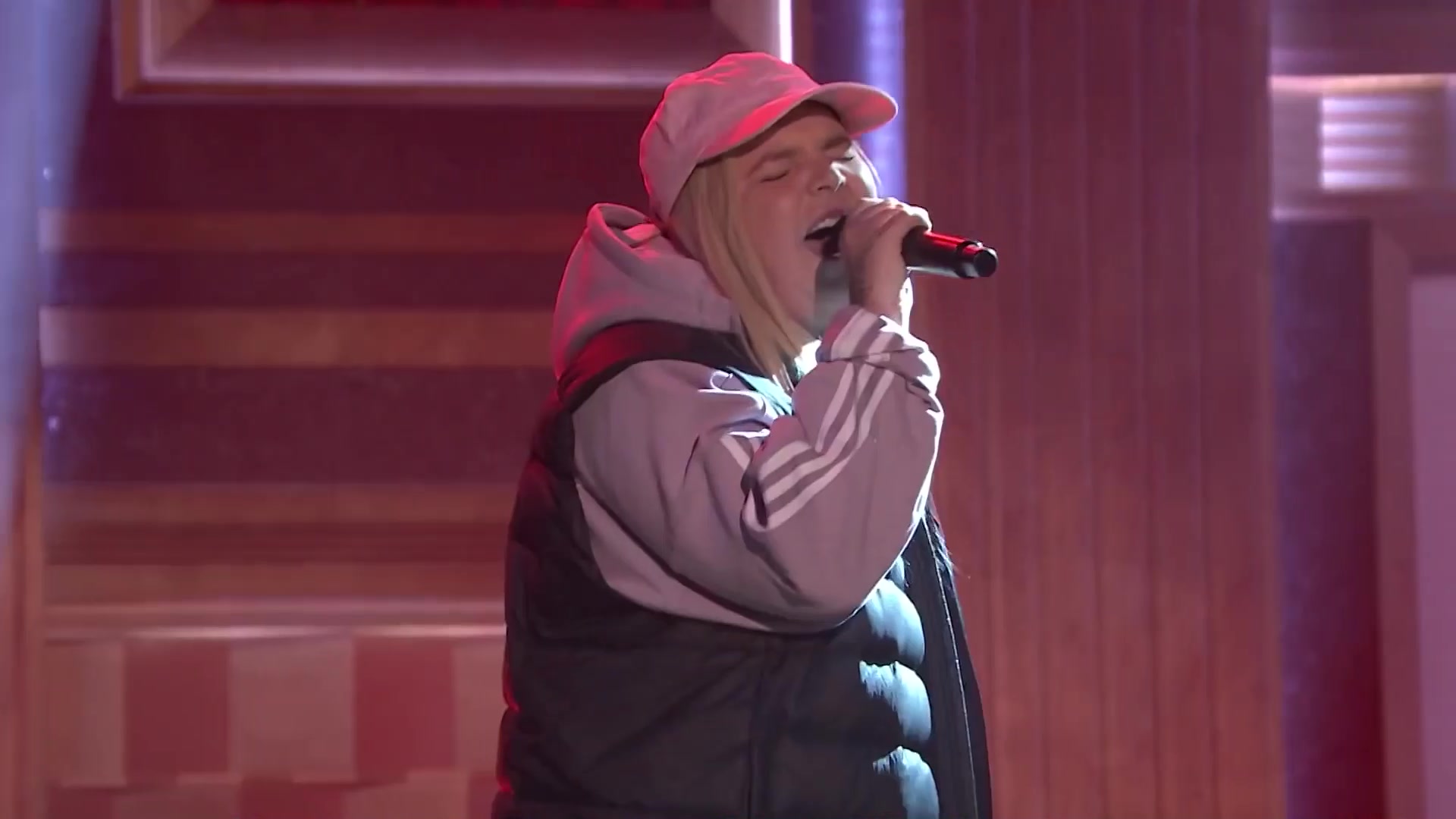 澳洲最强黑马tones and i全球爆热单曲_哔哩哔哩_bilibili