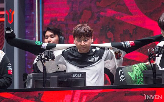 [图]SKT BLANK 2017