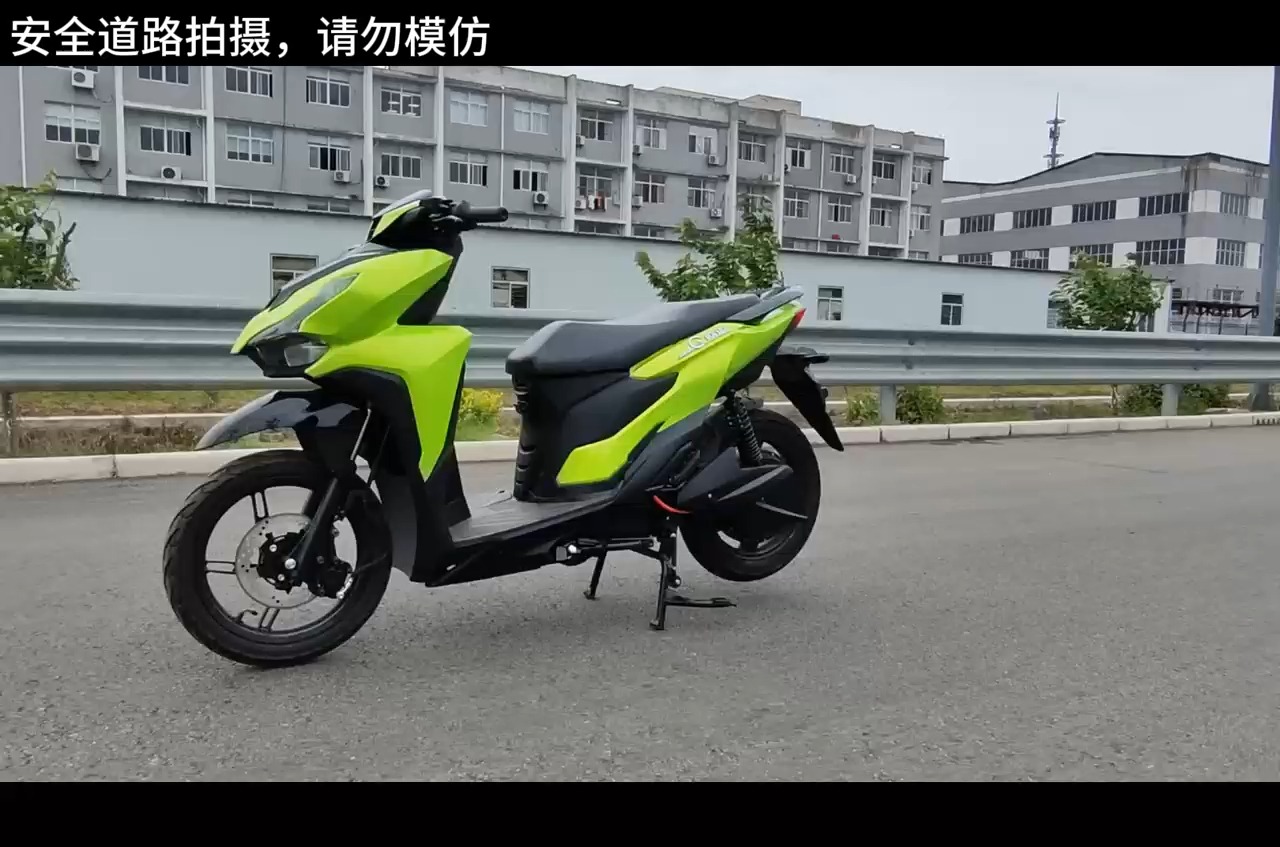 战虎弯踏电动摩托车