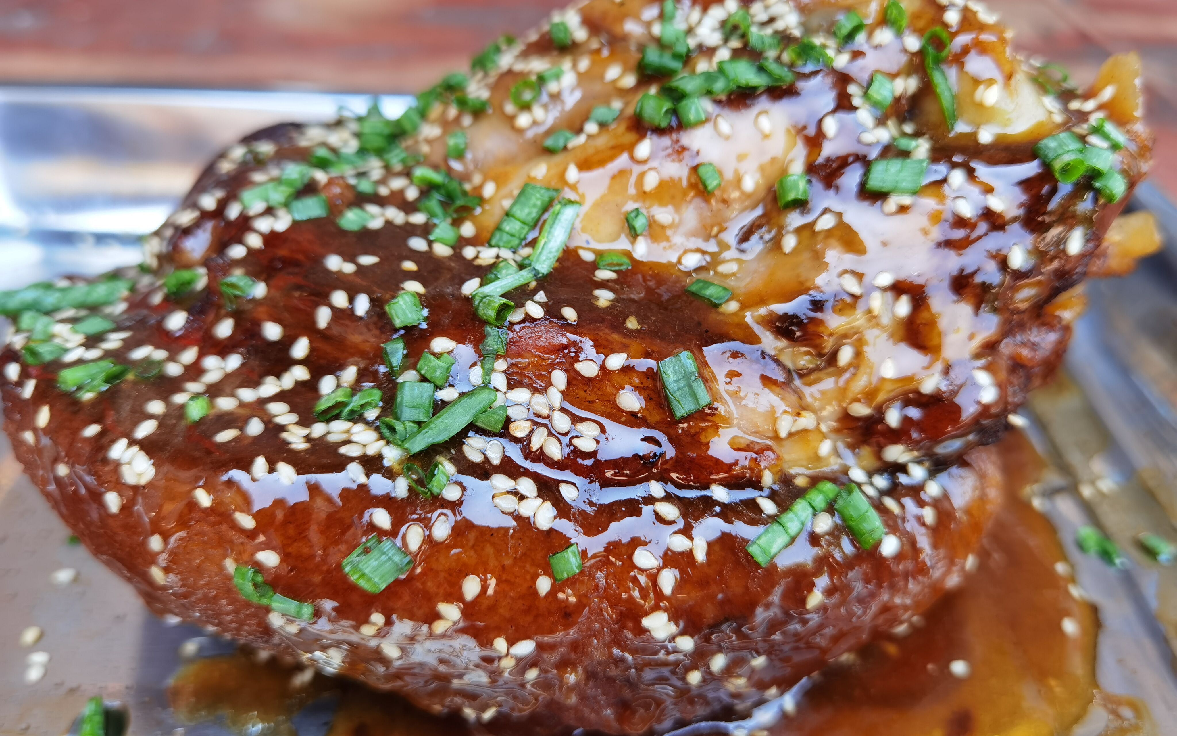 四川特色名菜"东坡肘子",原来秘制方法是这样,肥而不腻真解馋