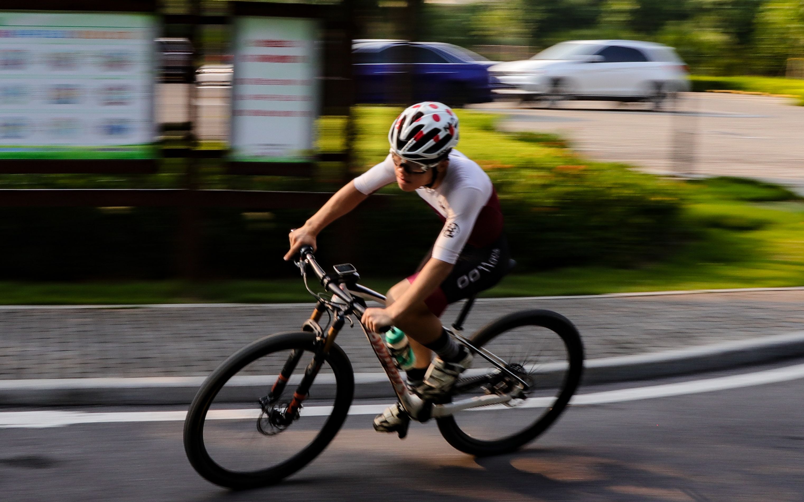 我 头铁 人民公园玩压弯