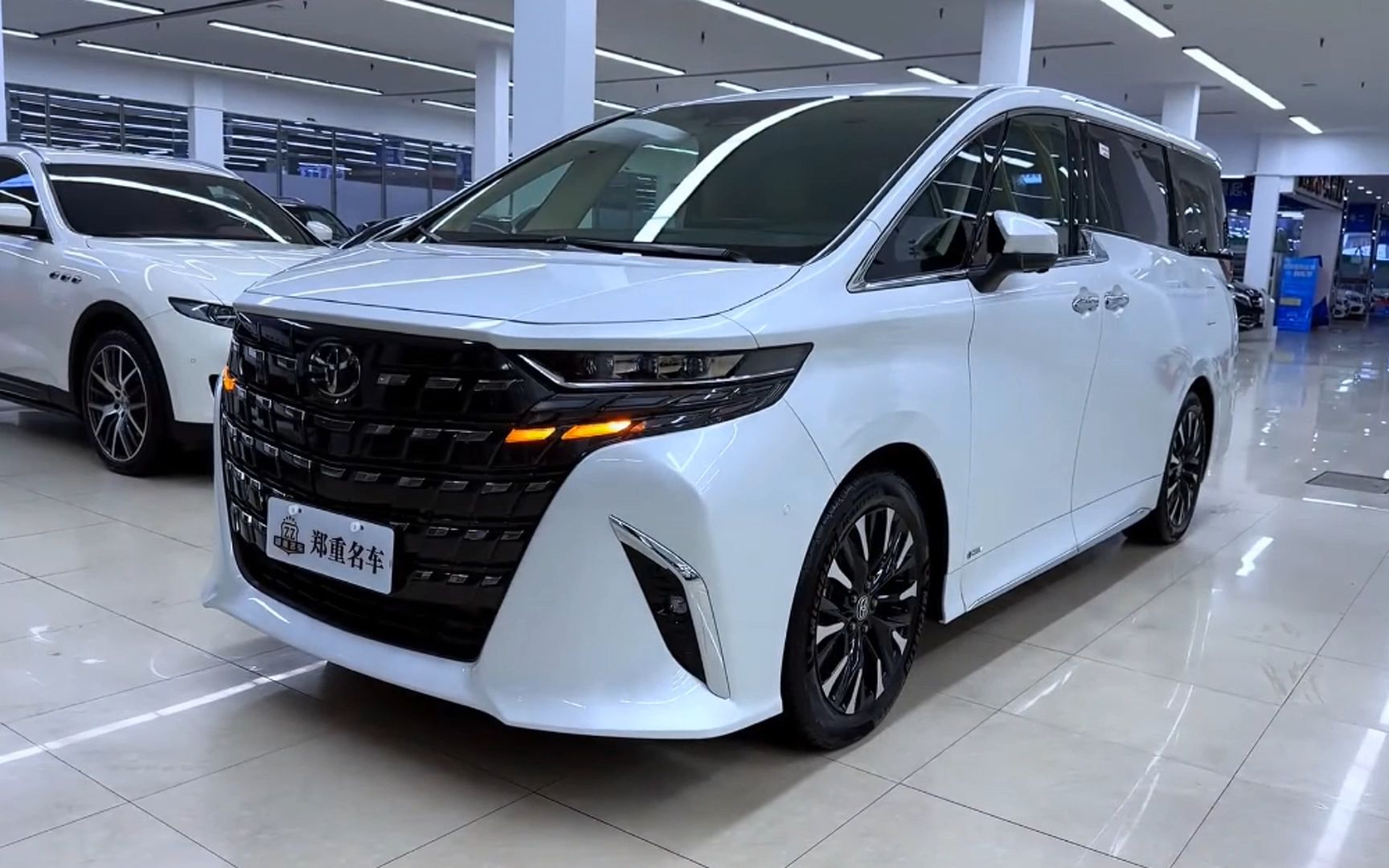 丰田皇冠mpv豪华质感已经不输别克gl8了,内饰一点都不廉价的