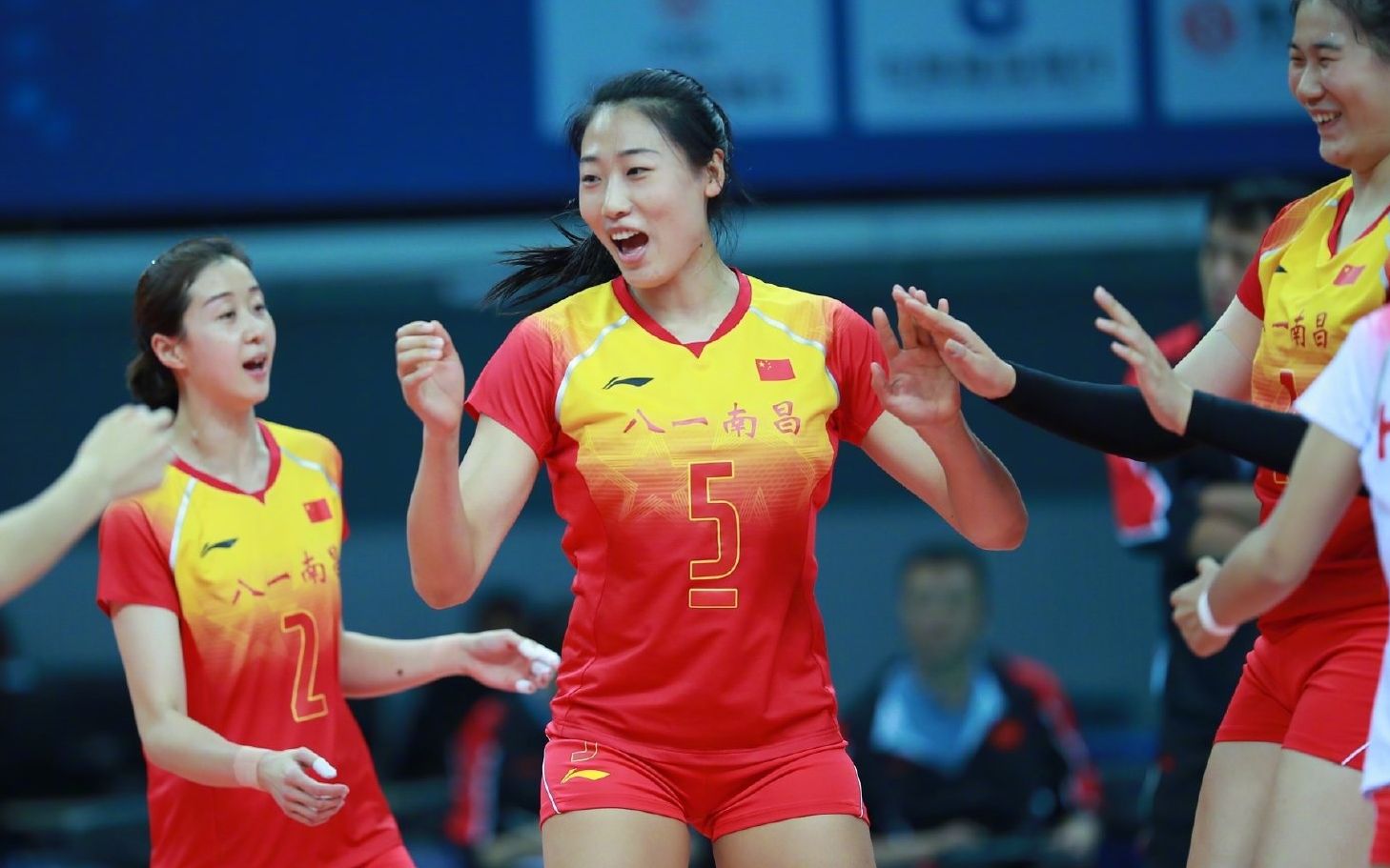 军运会八一女排小组全胜晋级听听杨珺菁刘晏含怎么点评的