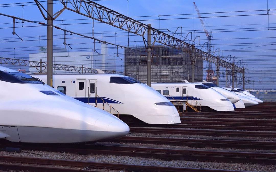 中国建造的海外穿越沙漠的高铁麦麦高铁开通这就是中国实力