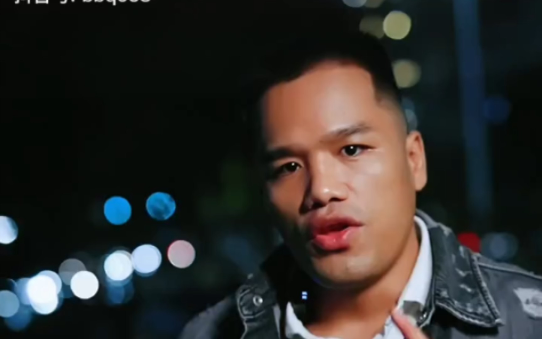 假播求模仿乌鸦哥掀桌子