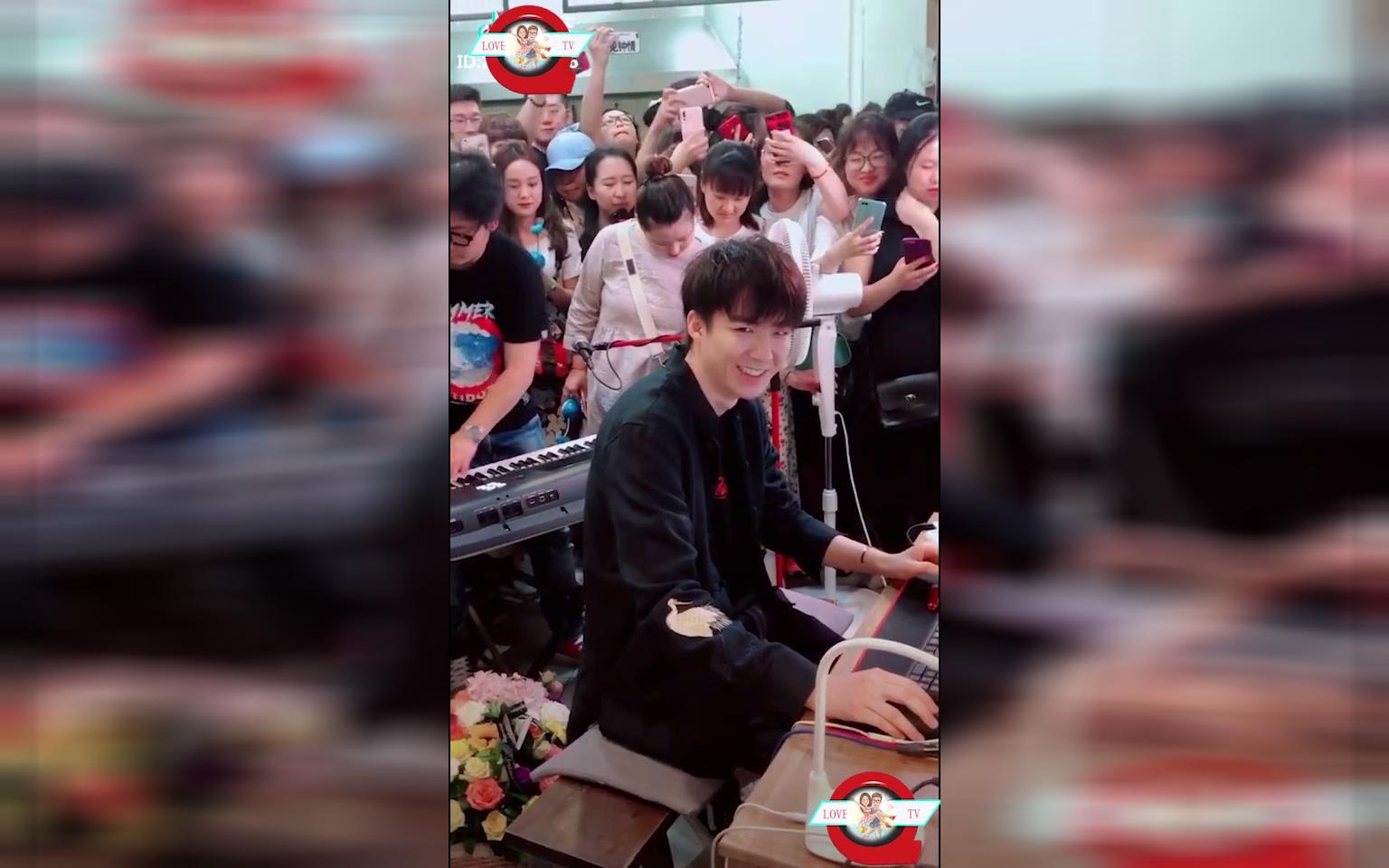 【摩登兄弟】宁哥刘宇宁和现场女粉丝亲切互动暖男好燃