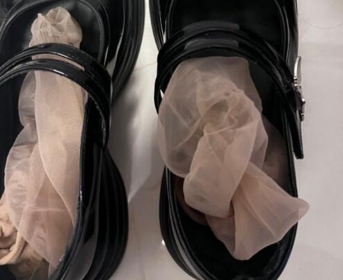 大热天的小狗让我短丝配小皮鞋,超级捂脚!我都服啦