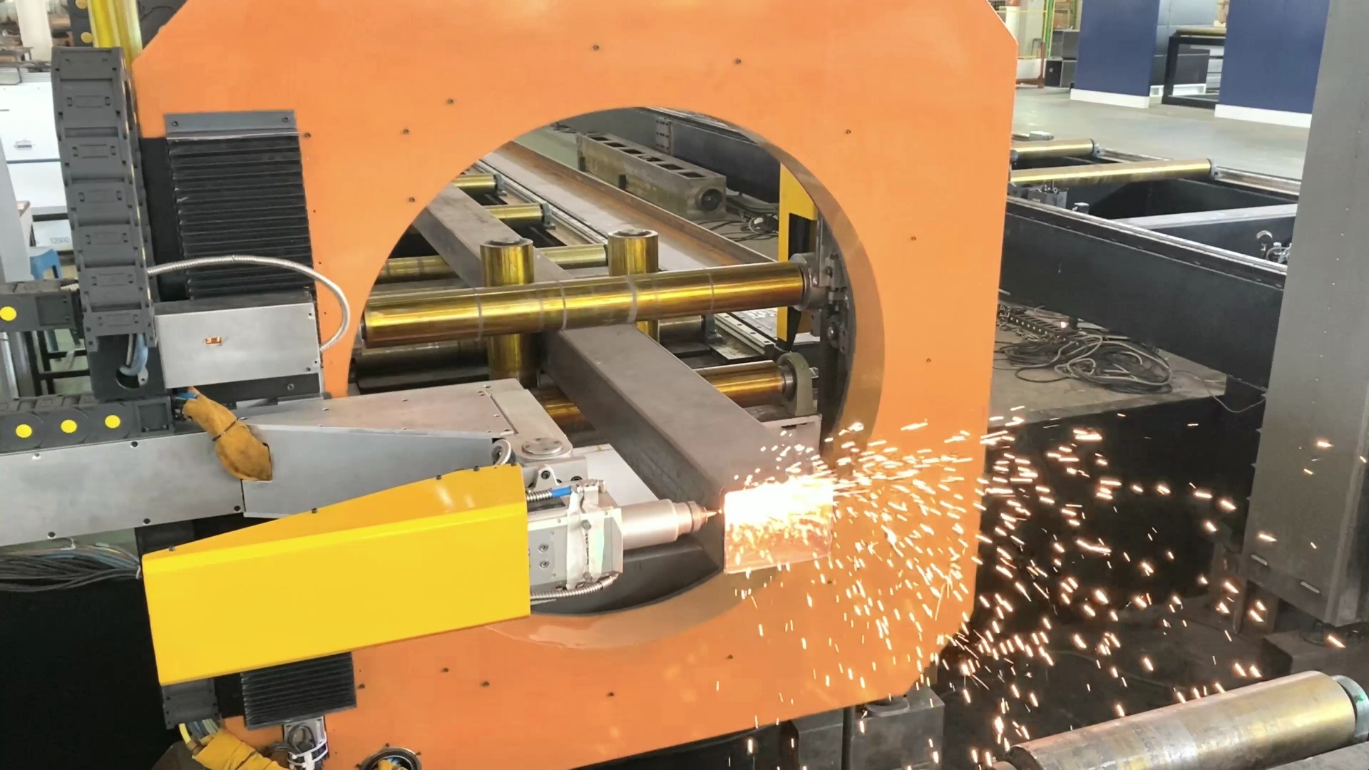 转盘激光型钢切割机 方管槽口切割