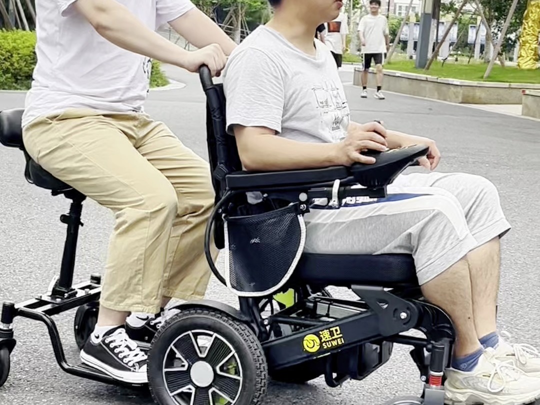 乐享双份舒适,双人电动轮椅新体验