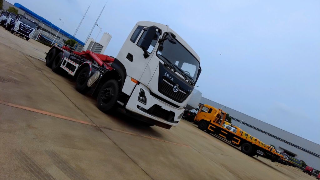 国六东风天龙前四后八超重型车厢可卸式勾臂垃圾车#勾臂垃圾车 #勾臂