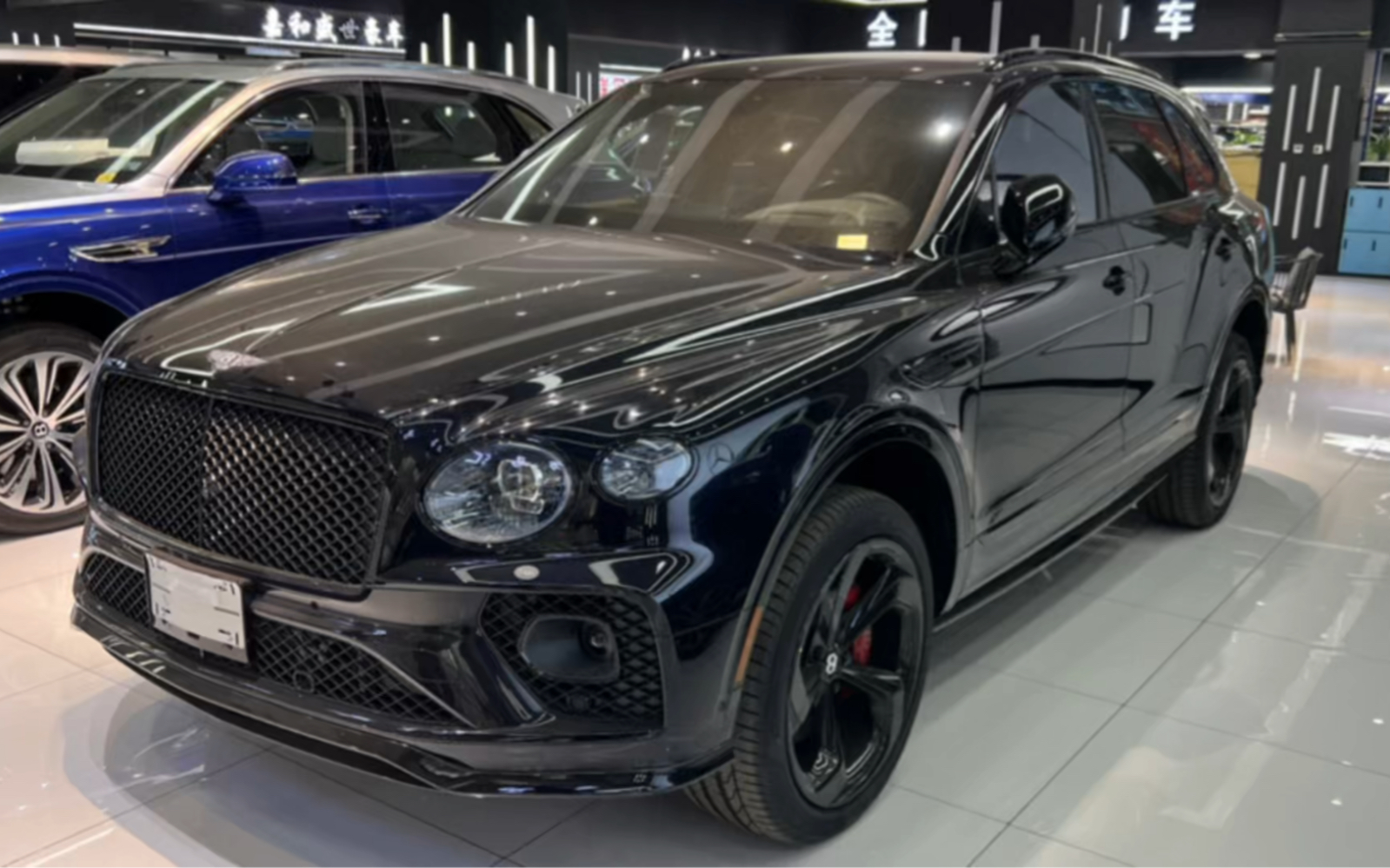 宾利添越v8s 黑武士版 天津现车有点多 现在提车可以省多少钱呢?