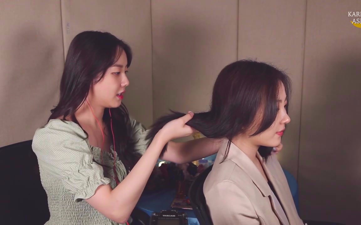 [图]【触发音】韩女团梳头助眠视频 | ELRIS KARIN'S HAIR BRUSHING