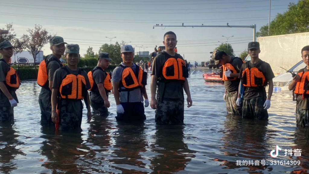 2021年河南大水千里奔袭救援留念