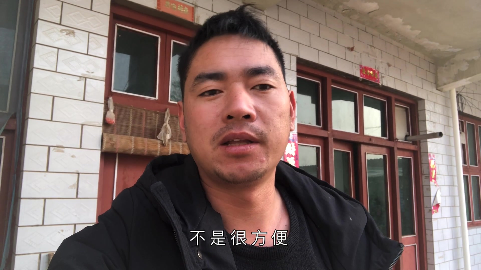 凌云宝贝刚到河南就冻感冒了,每天用凉水洗脸,最困难的是上厕所